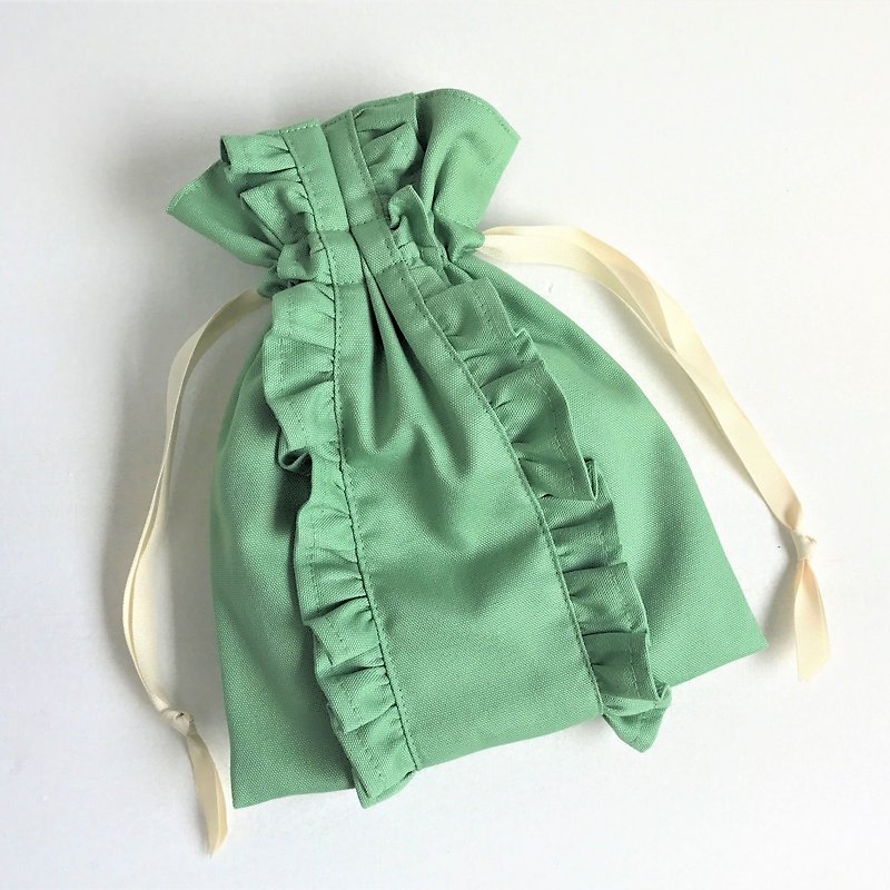 Straight line double ruffle drawstring pouch green - กระเป๋าเครื่องสำอาง - ผ้าฝ้าย/ผ้าลินิน สีเขียว