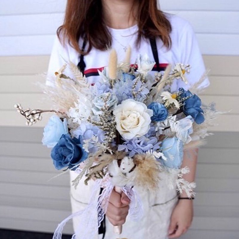 【Planting Flowers】Starry Blue Immortal Dry Bridal Bouquet Proposal Bouquet Valentine's Day Bouquet - ช่อดอกไม้แห้ง - พืช/ดอกไม้ 