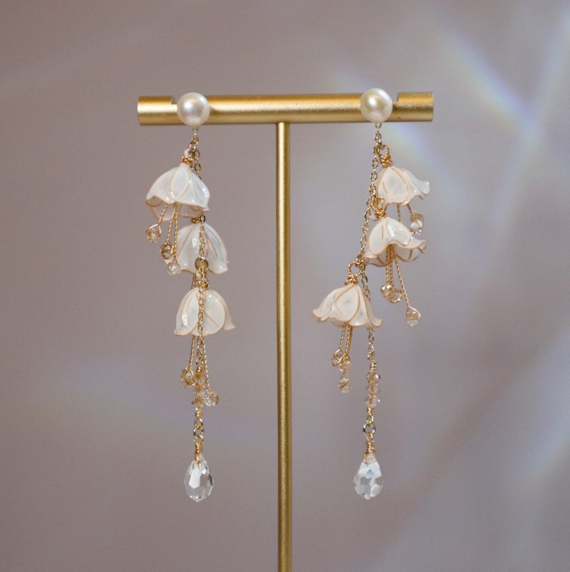 Orchid Dance l lily of the valley l 925 silver ear needle freshwater pearl l handmade crystal flower earrings - Earrings & Clip-ons - Silicone White