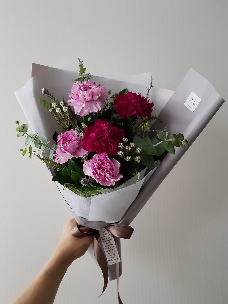 Love Mommy. Purple imported carnation bouquet. - Plants - Plants & Flowers Purple