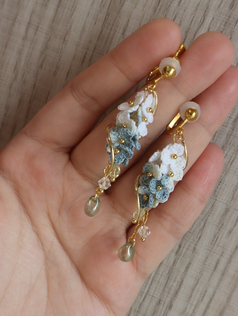 岸上的枝垂櫻 微鉤耳環 - 耳環/耳夾/耳骨夾 - 棉．麻 藍色