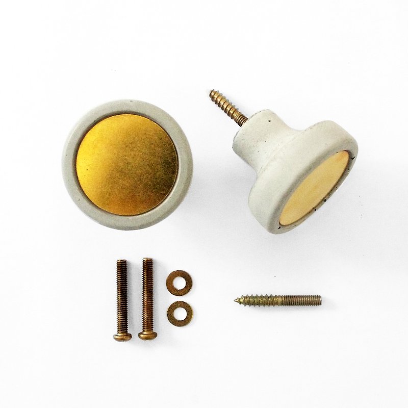 FENEN - Handcrafted concrete knob / hook – Inlaid Brass - อื่นๆ - ปูน สีทอง