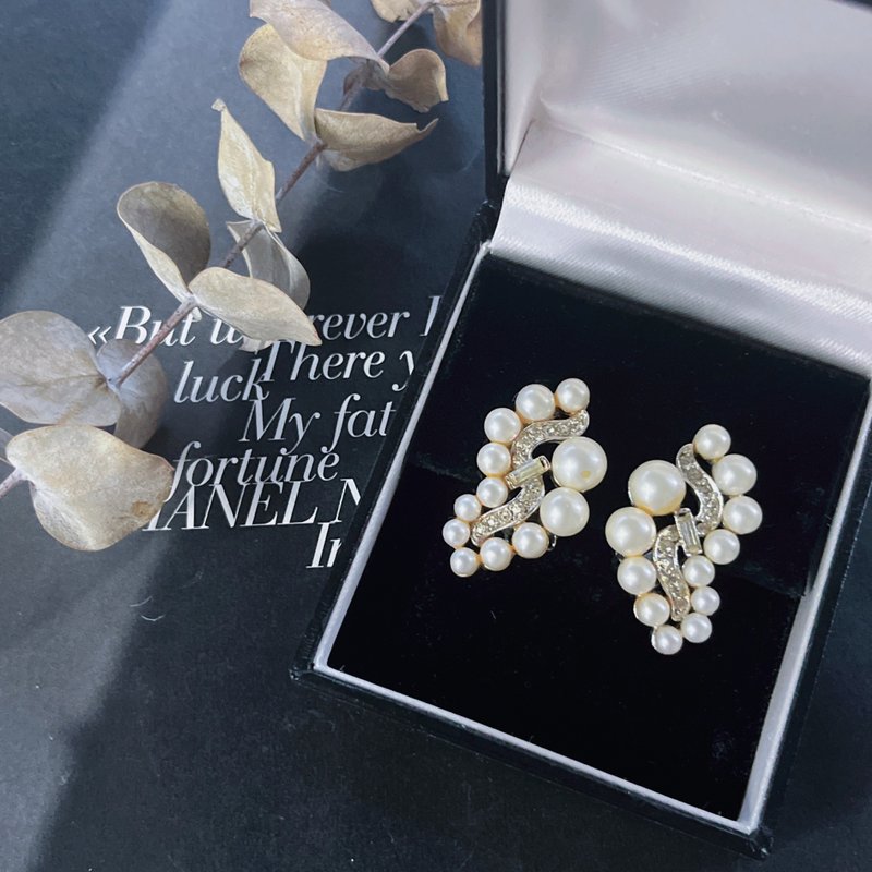 【Marvella優雅珍珠S型耳夾】 Vintage美國古董珠寶老件首飾 - 耳環/耳夾/耳骨夾 - 其他金屬 