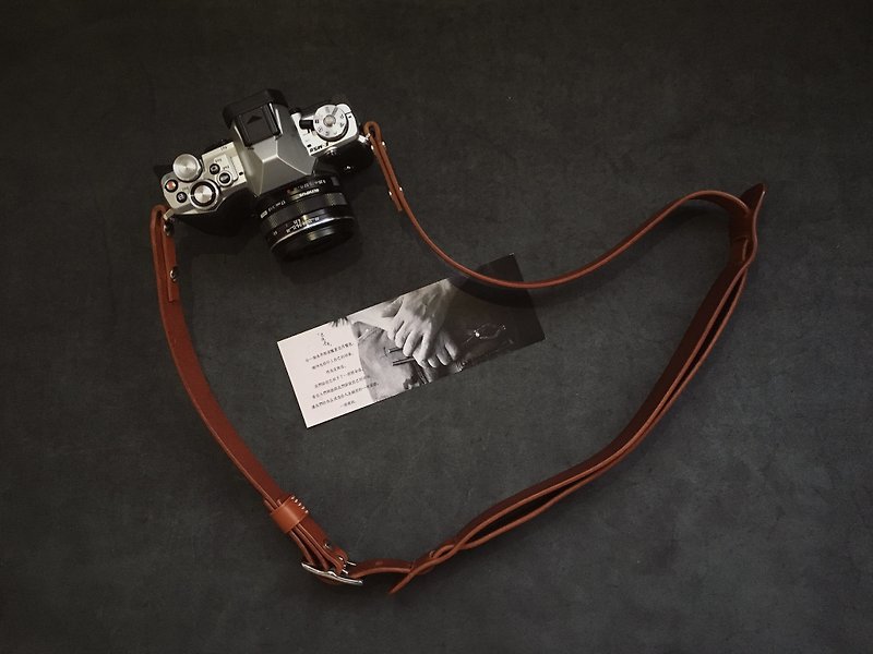 復古單反微單膠片機相機帶 純手工牛皮 客製化刻字禮物 訂製顏色 - 相機帶/腳架 - 真皮 咖啡色