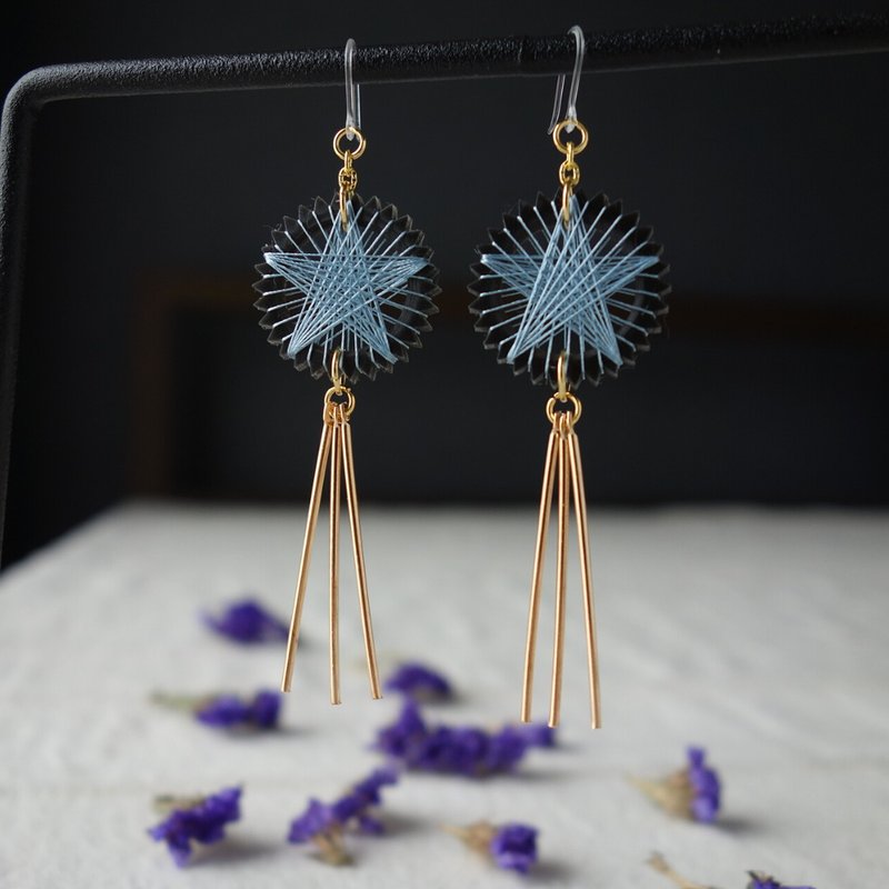 Shooting star earrings / light blue / silk thread / gold line / shipping free - ต่างหู - ผ้าไหม สีน้ำเงิน