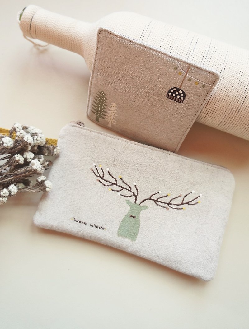 Hand-painted Miracle elk mobile phone out bag coaster combination gift with Christmas packaging - กระเป๋าถือ - ผ้าฝ้าย/ผ้าลินิน สีเขียว