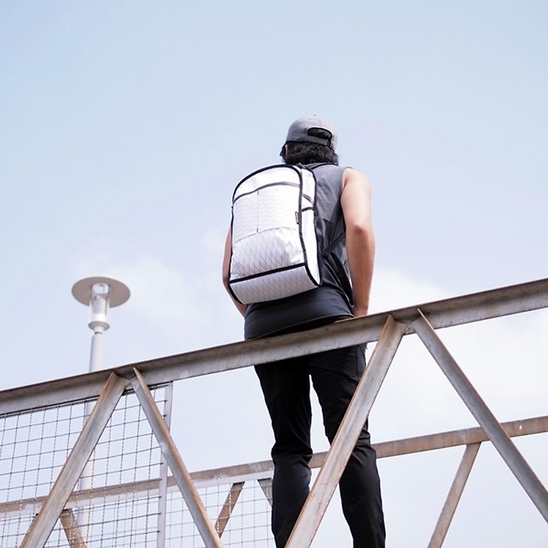 ZIRCON Functional Minimalist Backpack White - กระเป๋าเป้สะพายหลัง - วัสดุกันนำ้ ขาว