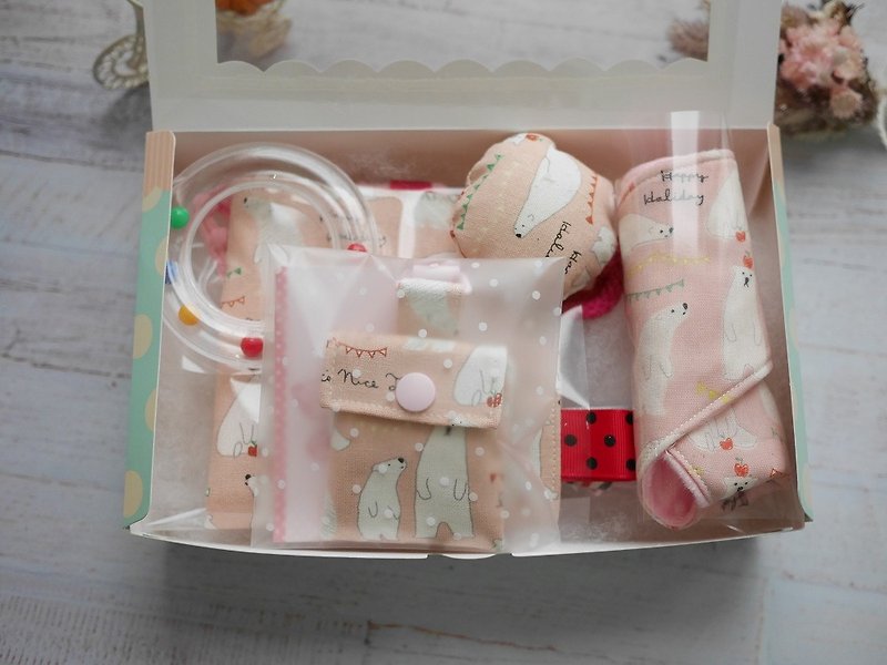 熊熊彌月禮盒 安撫巾 三角口水巾 平安符袋 - 滿月禮物 - 棉．麻 粉紅色