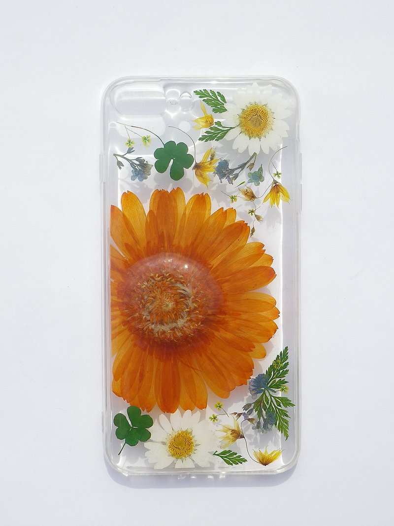 Handmade phone case, Pressed flowers phone case, African Daisy - เคส/ซองมือถือ - พลาสติก สีส้ม