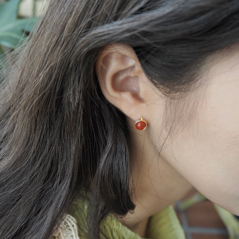 ll 6mm南紅瑪瑙耳環 ll 金線框耳針 耳夾 / 一對 ER-00076 - 耳環/耳夾/耳骨夾 - 寶石 紅色