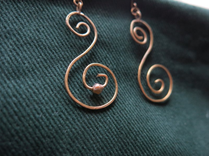 henna的旋轉線 耳環 - 耳環/耳夾 - 銅/黃銅 金色