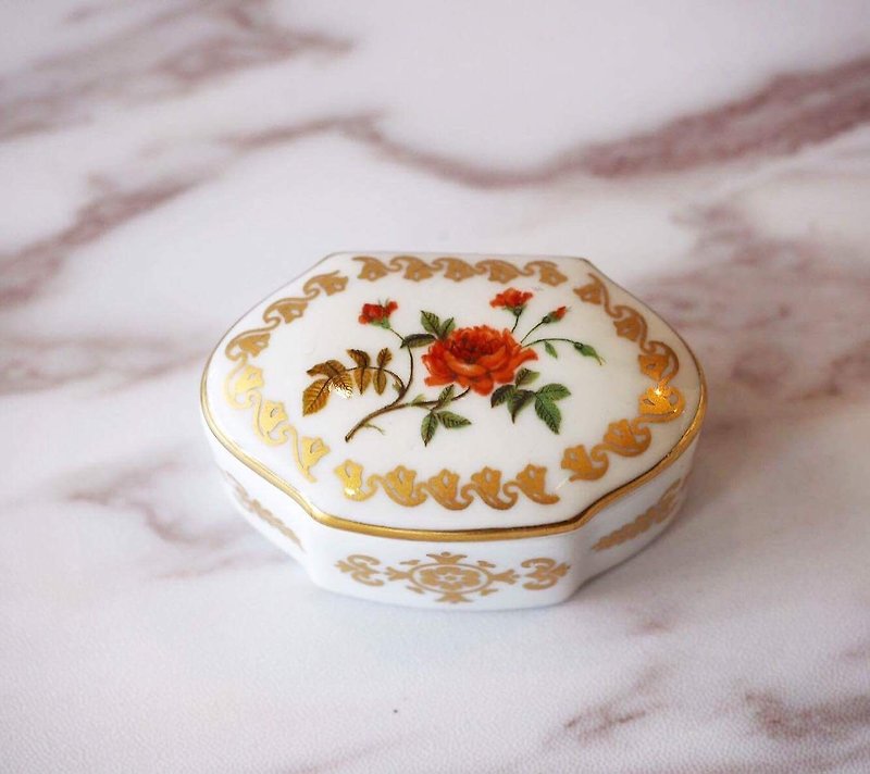British garden floral antique jewelry box / porcelain box (D) (JS) - ของวางตกแต่ง - เครื่องลายคราม หลากหลายสี