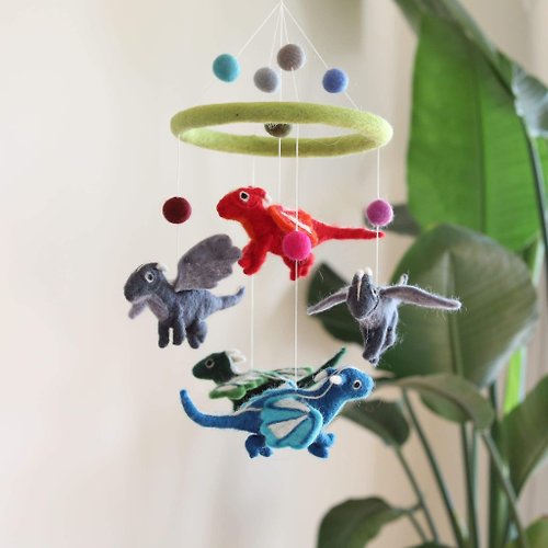 安選物羊毛氈 Ganapati Crafts Co. 羊毛氈嬰兒床吊飾 - 快樂的飛天恐龍
