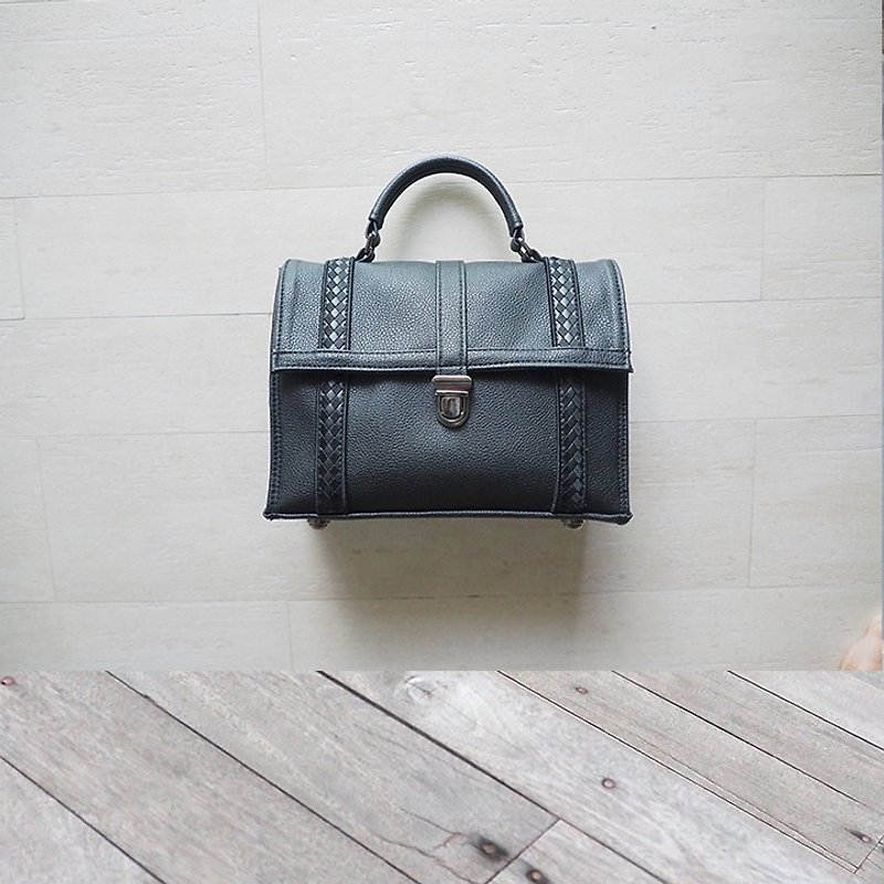 Mini Blacknior Cover Bag (M) - กระเป๋าแมสเซนเจอร์ - หนังแท้ สีดำ