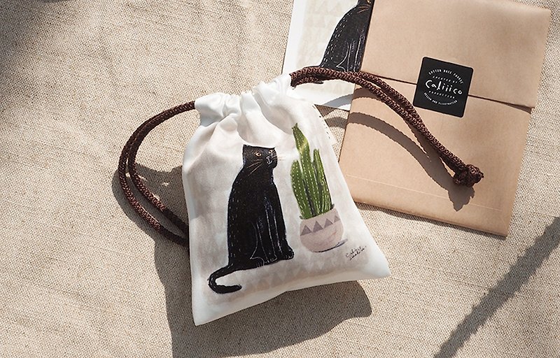 SMALL BAG WITH BLACK CAT CACTUS - Drawstring Bags - Silk Black