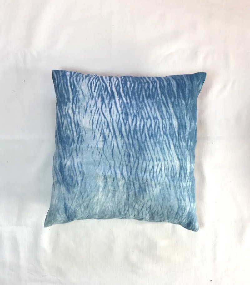絞 shibori C Cushion Cover Indigo dye 藍 - หมอน - ผ้าฝ้าย/ผ้าลินิน สีน้ำเงิน