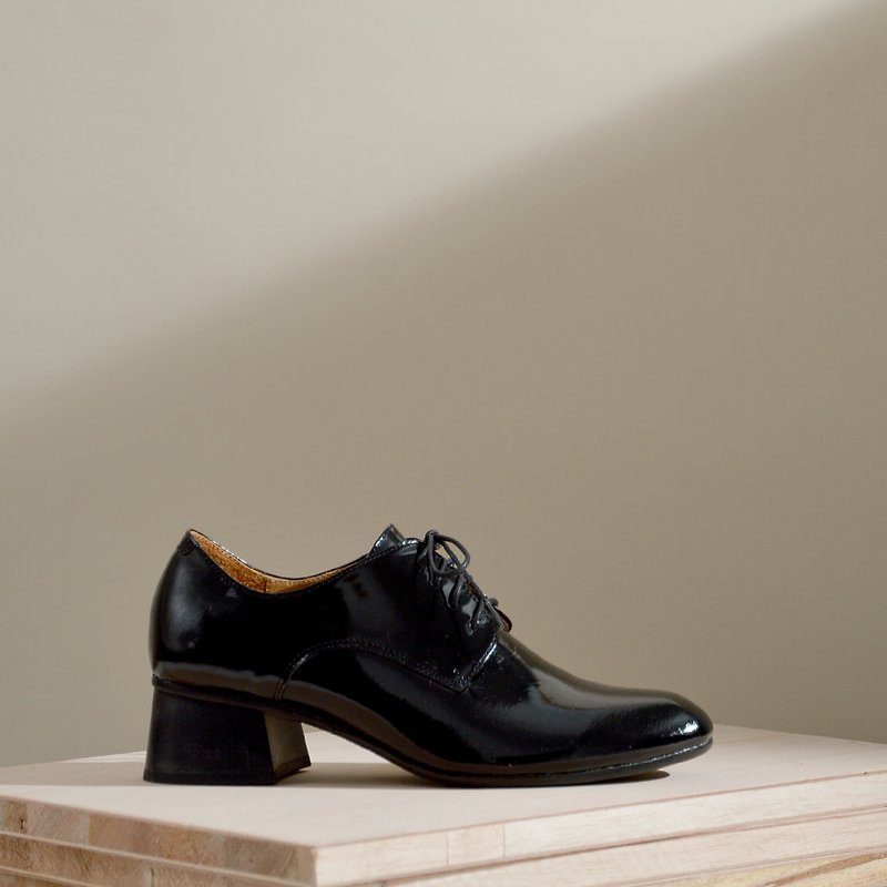 Square head derby shoes PT01 black - รองเท้าลำลองผู้หญิง - หนังแท้ สีดำ