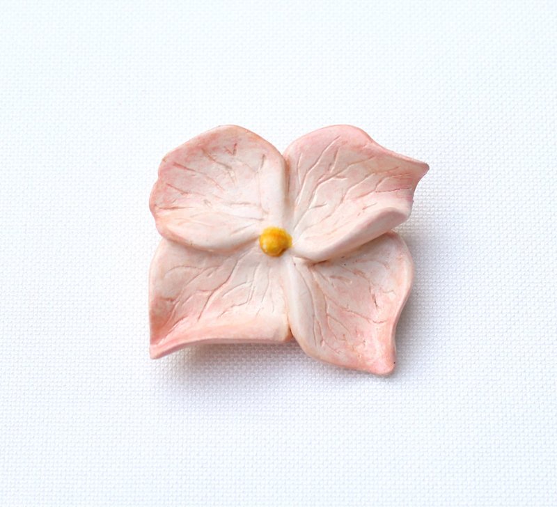 Handmade pink hydrangea  brooch - Brooches - Clay Pink