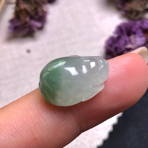 瓔珞翡翠 【招財神獸】冰種飄綠翡翠三腳蟾蜍 | 戒面 | 裸石 | 天然A貨翡翠
