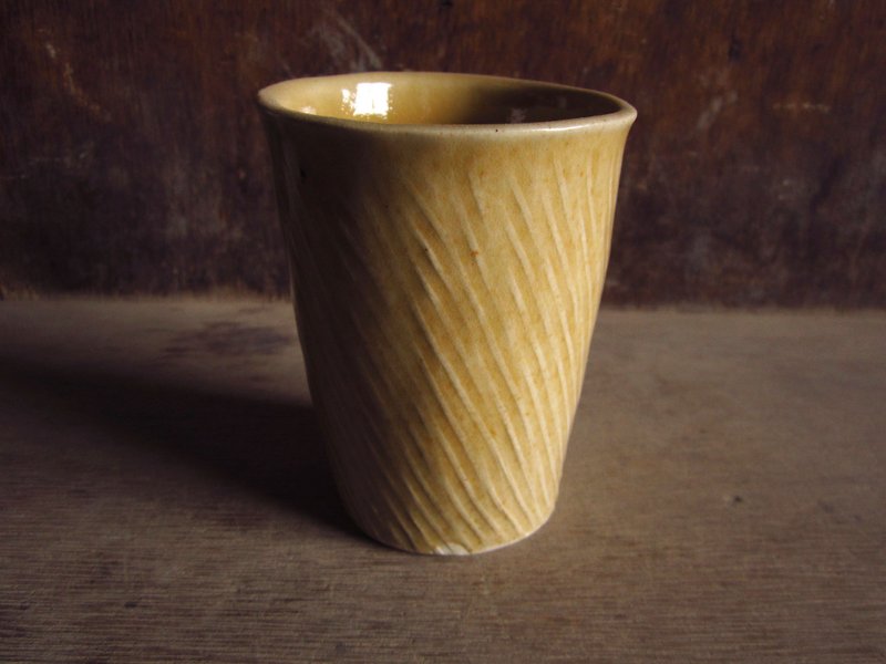 ツイルカップをつまんマウンテン黄色の花 - 急須・ティーカップ - 陶器 