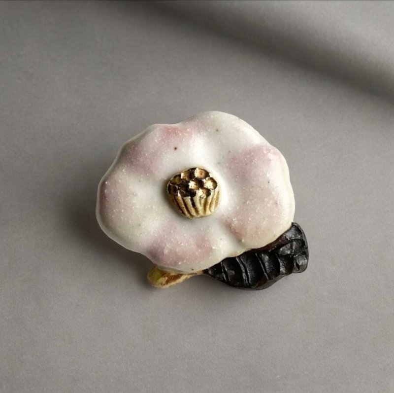 Ceramic brooch camellia spring breeze - Brooches - Pottery Pink