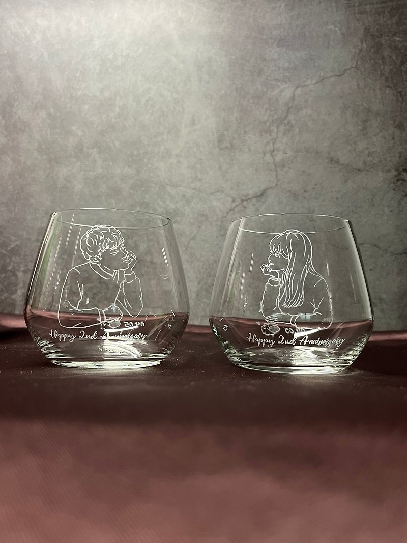 【客製化禮物】情侶 一人刻畫一杯 雕刻玻璃杯 似顏繪 寵物插畫 - 似顏繪/人像畫 - 玻璃 透明