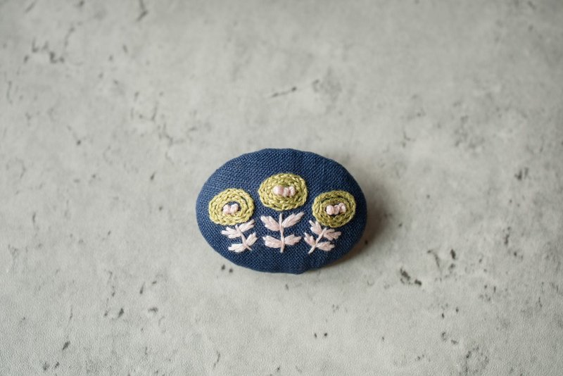 Flower Pattern Embroidery Brooch (Indigo) - Brooches - Thread 