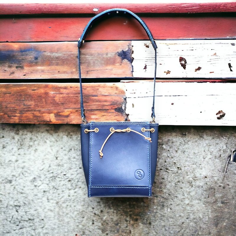 DUAL - Handmade cowhide elegant bucket bag (small) - Elegant blue (Chinese Valentine's Day) - กระเป๋าแมสเซนเจอร์ - หนังแท้ สีน้ำเงิน