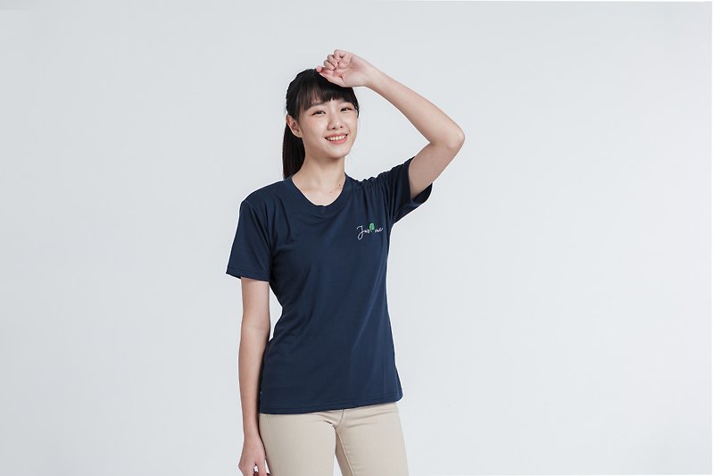 Taiwan made Tencel cotton Silver ion antibacterial navy blue small logo short-sleeved T-shirt round neck (extremely comfortable) - Women's T-Shirts - Cotton & Hemp Blue