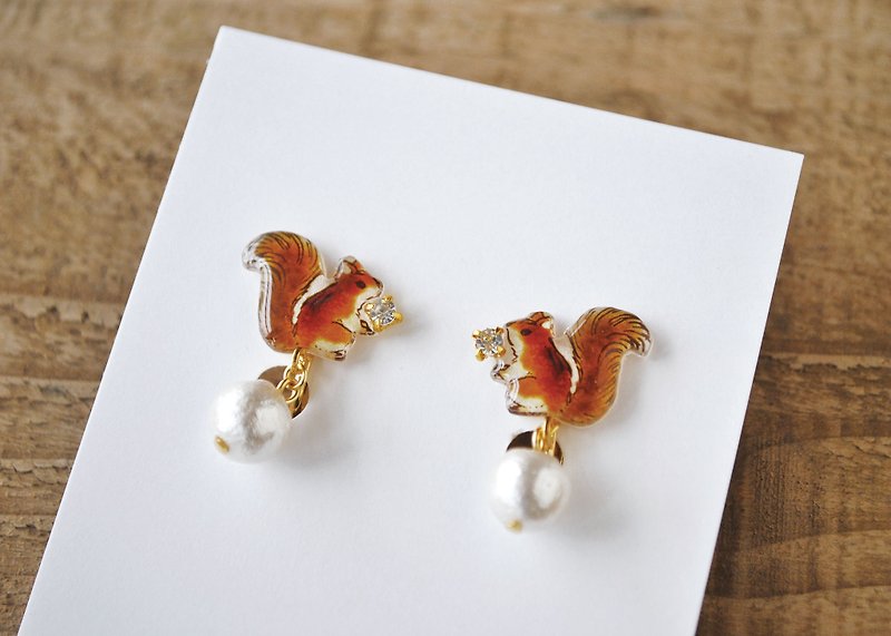 Squirrel Clip-On squirrel earrings autumn winter Christmas - Earrings & Clip-ons - Plastic Brown