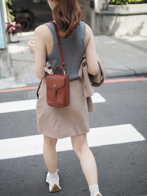 Charin Hopper (Mocha) : Crossbody bag, Cow Leather wallet, soft leather,Red Brown
