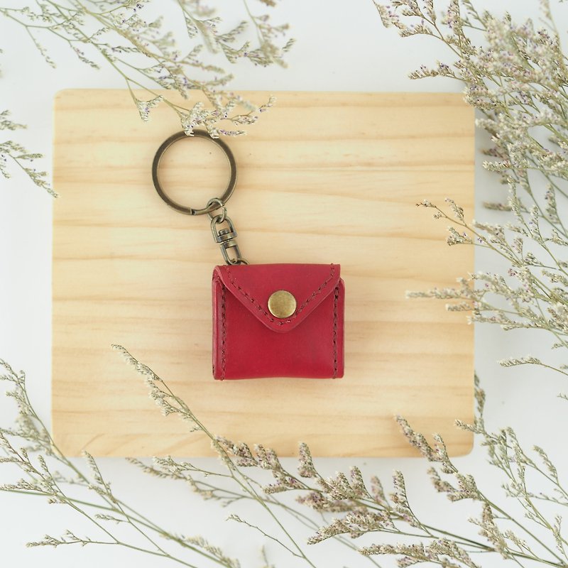 Mini Chubby Keyring Red Small Coin Purse Envelope Shaped Necklace - ที่ห้อยกุญแจ - หนังแท้ สีแดง