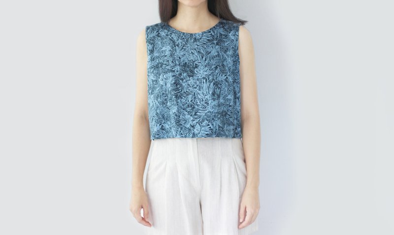 Short shirt decorated with a mini bow on the back, indigo color. - Women's Tops - Cotton & Hemp Blue