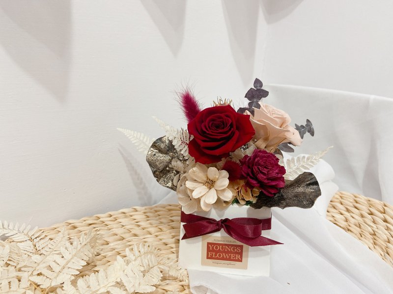 Classic rose milk tea square potted flower - Dried Flowers & Bouquets - Plants & Flowers Red