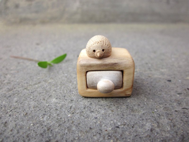 Wood carving miniature drawer with little hedgehog, Woodworking, Unique gift - ของวางตกแต่ง - ไม้ สีนำ้ตาล