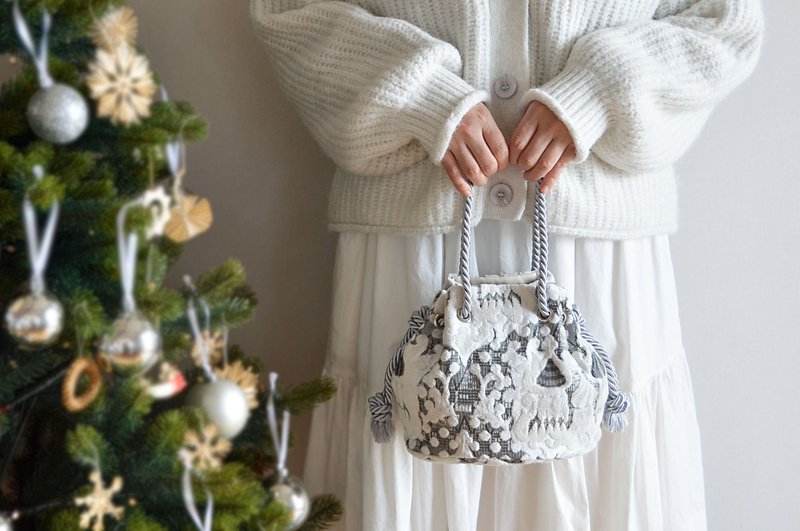 新作 限定カラー シルバーホワイト 2wayモスクマリンバッグ　ホワイトクリスマスカラー　ギフト・ご褒美にも - 手提包/手提袋 - 棉．麻 白色