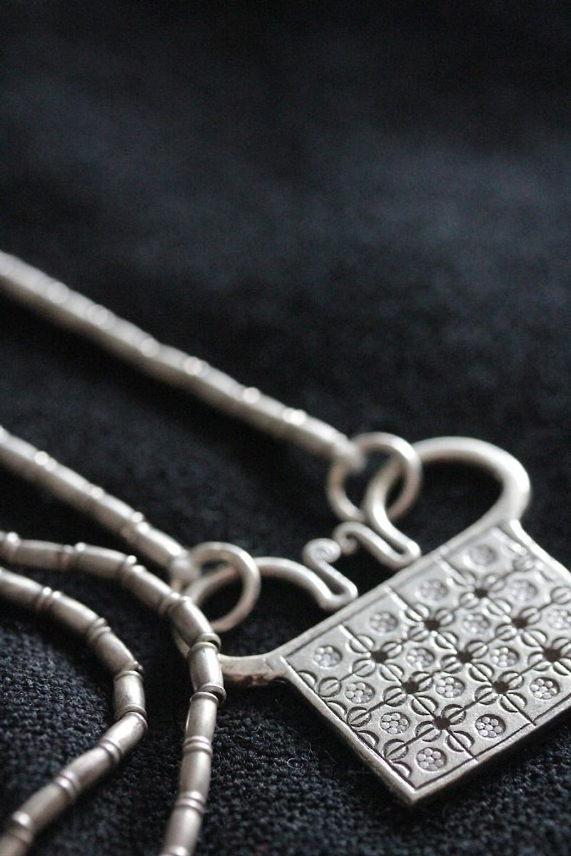 Soul-lock amulet handmade Karen silver necklace (N0053) - 項鍊 - 銀 銀色