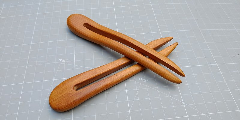 Taiwan Xiao Nanmu two-pronged hairpin (thick) - เครื่องประดับผม - ไม้ 