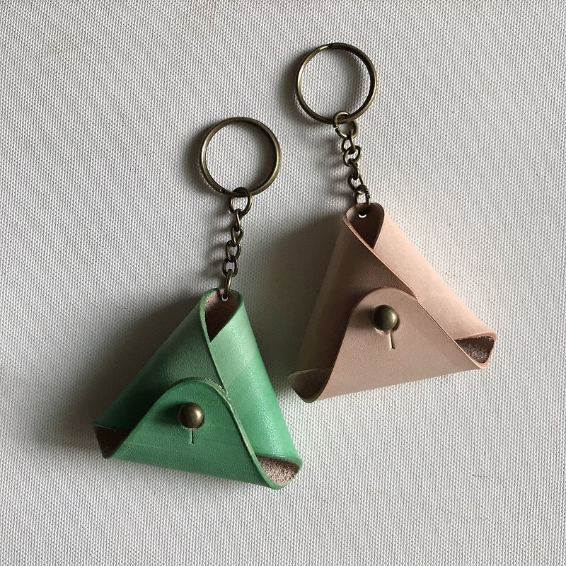 2 into the group _ triangle change key ring _ green grass green + raw leather - Keychains - Genuine Leather Multicolor