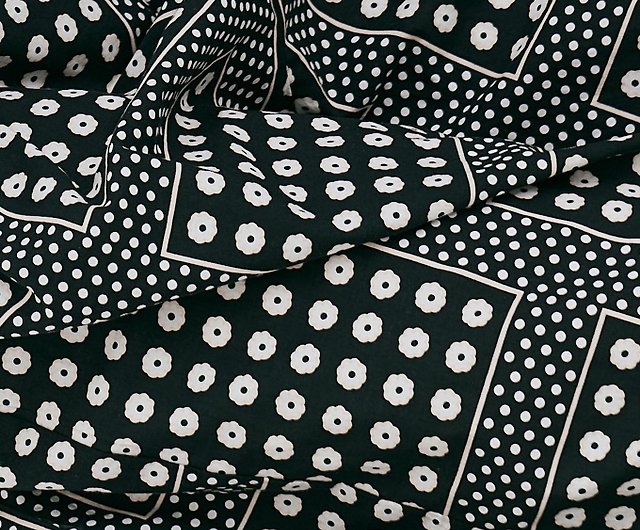 花のような小さな黒いズボン ブルマカジュアルパンツ幾何学的な黒と白の親子服 ショップ Imakokoni パンツ レディース Pinkoi