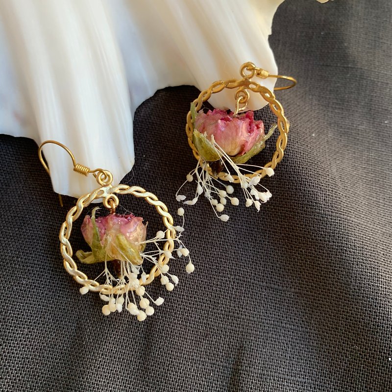VIVIDESIGN Rose Flower Basket Dry Flower Earrings - Earrings & Clip-ons - Plants & Flowers Red