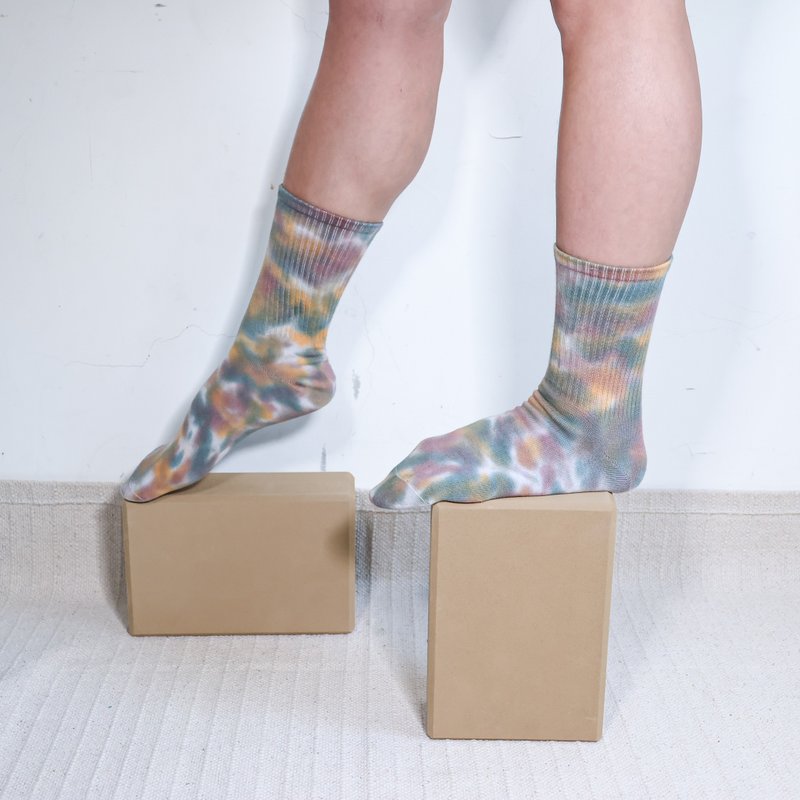 Ku Rong hand-dyed stockings/combed cotton socks/artisan dyed - ถุงเท้า - ผ้าฝ้าย/ผ้าลินิน สีนำ้ตาล