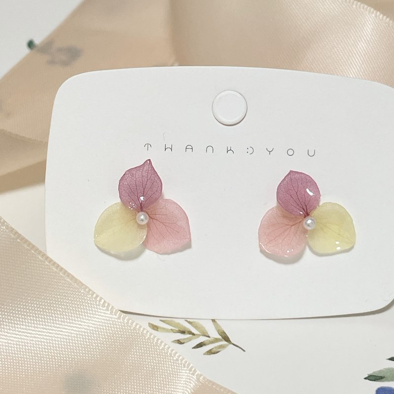 Forever Hydrangea Earrings. snowmelt flower shadow - Earrings & Clip-ons - Plants & Flowers Pink