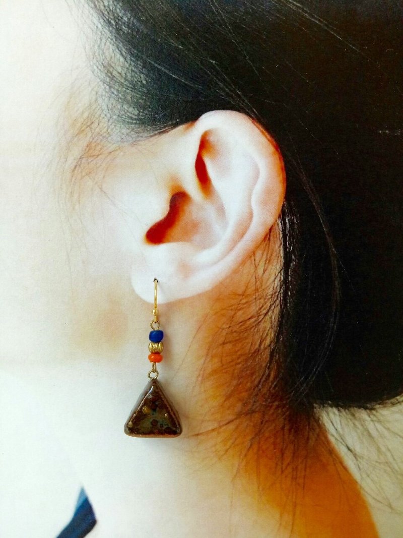 Triangle pottery earrings - ต่างหู - ดินเผา สีน้ำเงิน