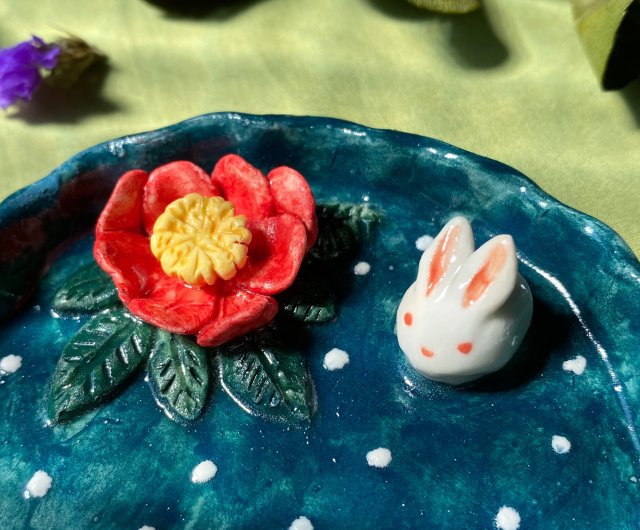うさぎと椿/お皿/手つくり - ショップ 王榕陶芸工房 皿