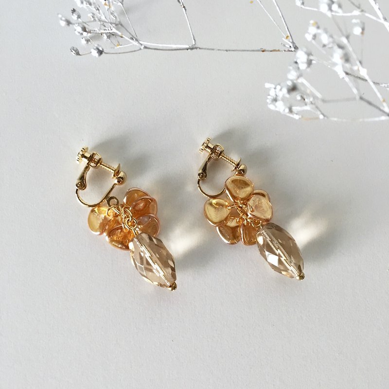 Sparkling brown · Czech beads earrings / piercing - ต่างหู - แก้ว สีกากี