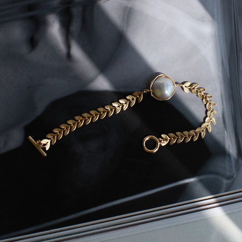 MissQueeny hustle and bustle of a dream Vintage olive leaves gold ear spike natural pearl bracelet - Bracelets - Other Metals Gold