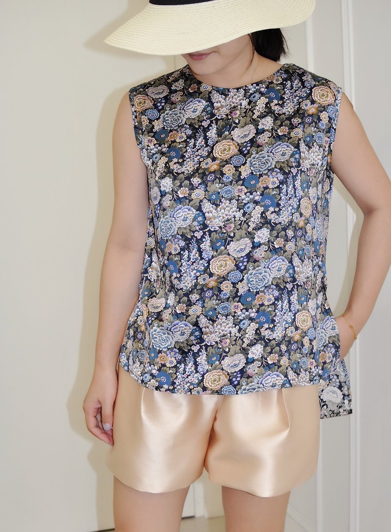 Flat 135 X 台灣設計師系列 100%silk 100%絲質布料  無袖上衣 - 女裝 短褲/牛仔短褲 - 絲．絹 藍色