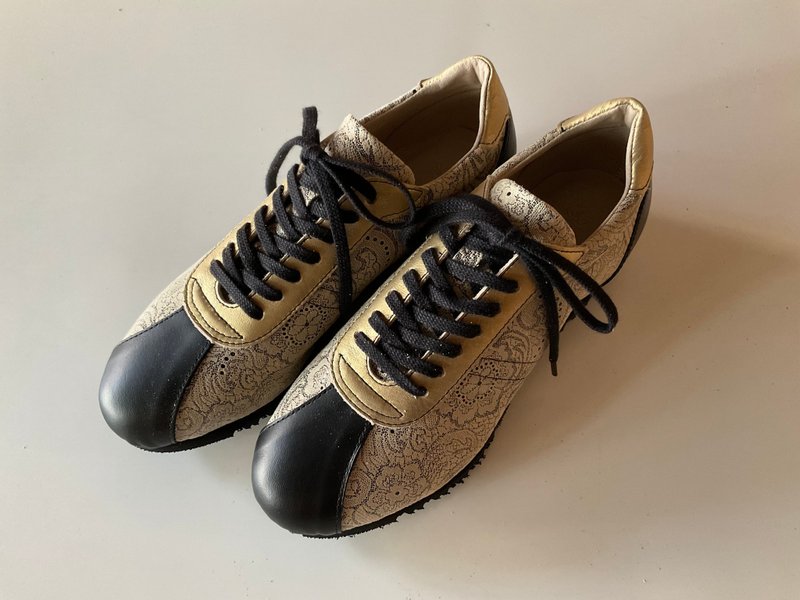 【限定2足】花柄ペイズリーレース × レザースニーカー - 女休閒鞋/帆布鞋 - 真皮 卡其色