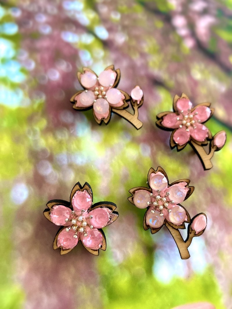 SAKURA Japanese　cherry blossom brooch - Brooches - Bamboo Pink